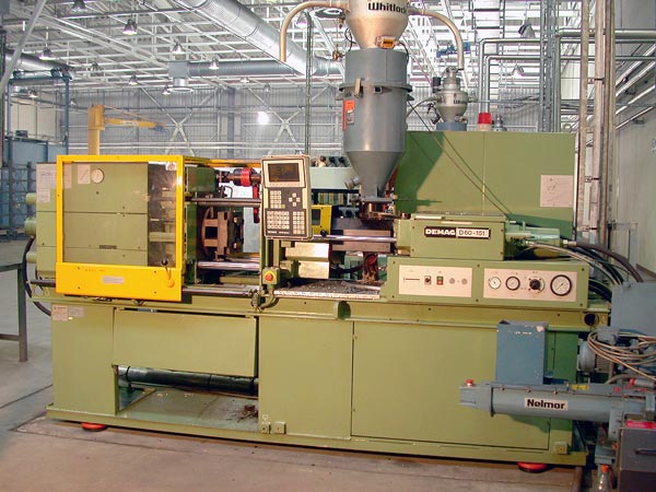 Plastic injection moulding machine